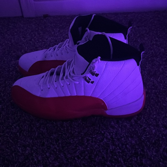 Air Jordan Retro Cherry 12 2023 - Picture 2 of 5